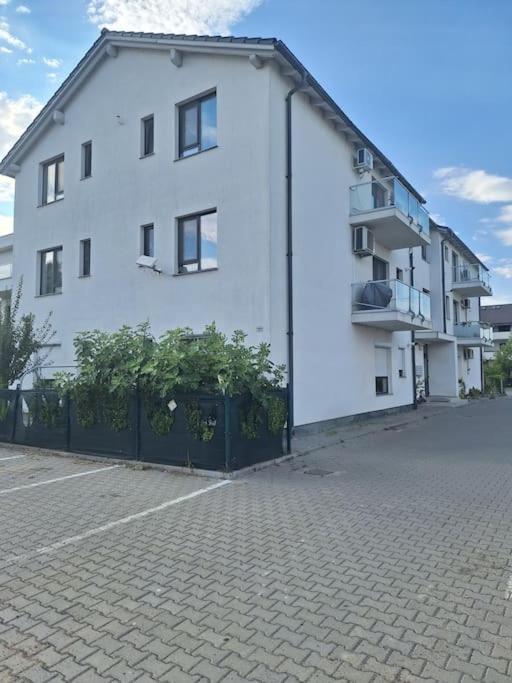 Braytim Residence Free Private Parking Giroc Exterior foto